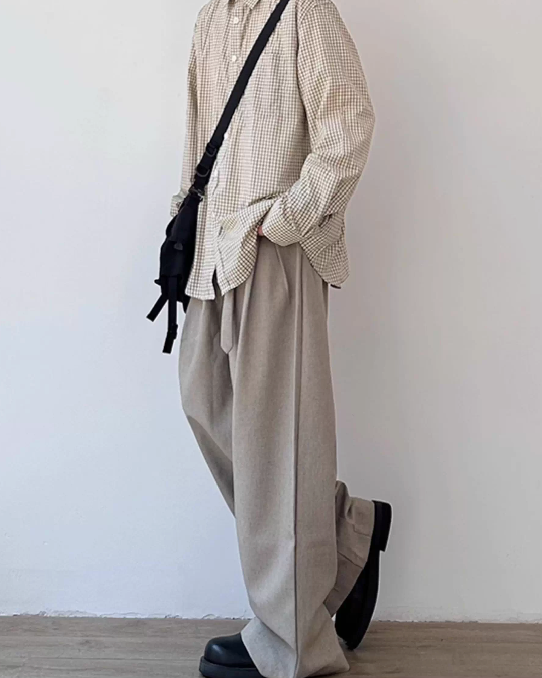 Wide Silhouette Tuck Pants N0896