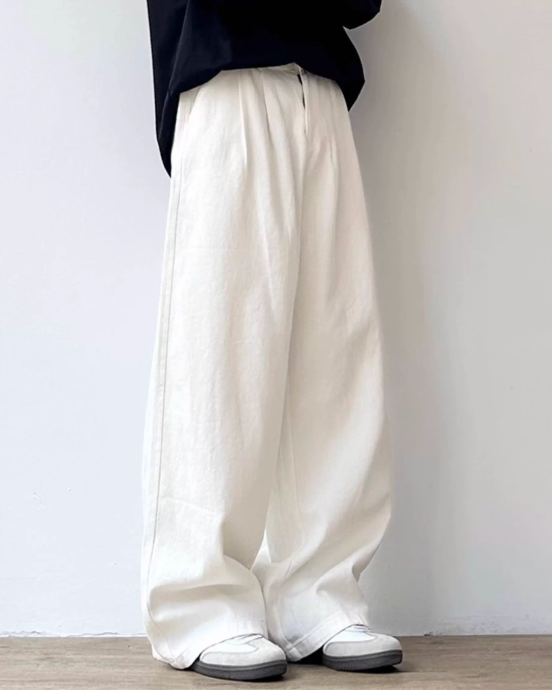Relaxed Silhouette Tuck Wide Pants N0924