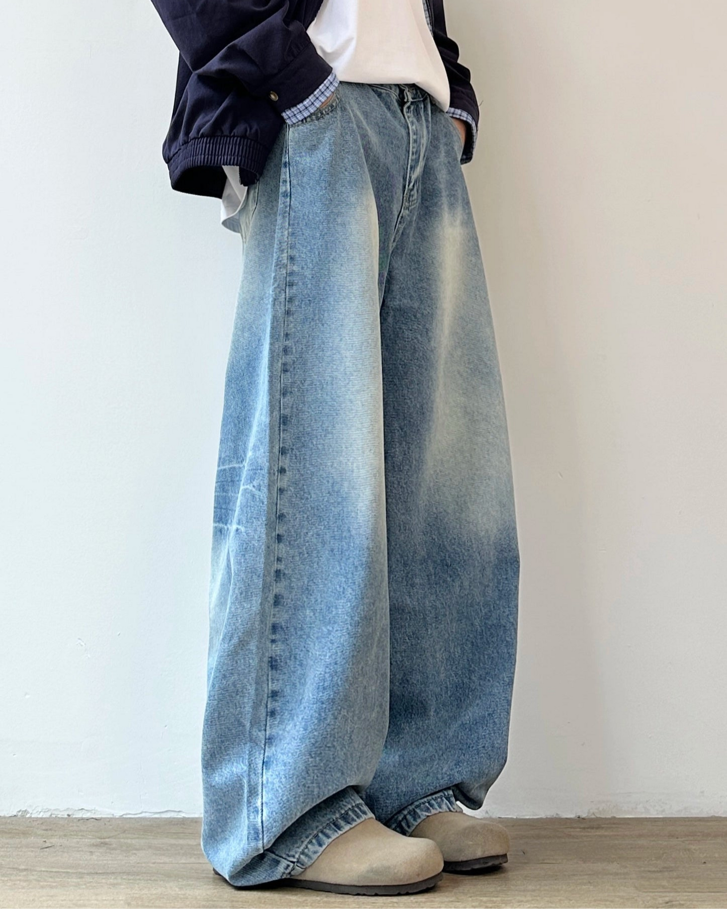 Wide Silhouette Fade Washed Jeans N0859