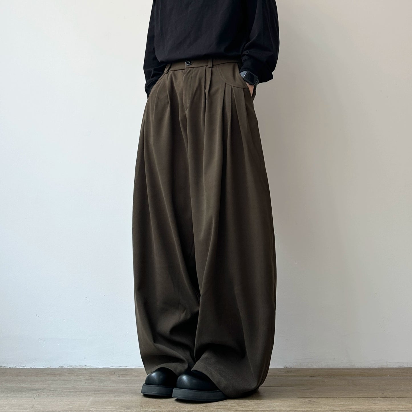 Volume Tuck Wide Cargo Pants N0958