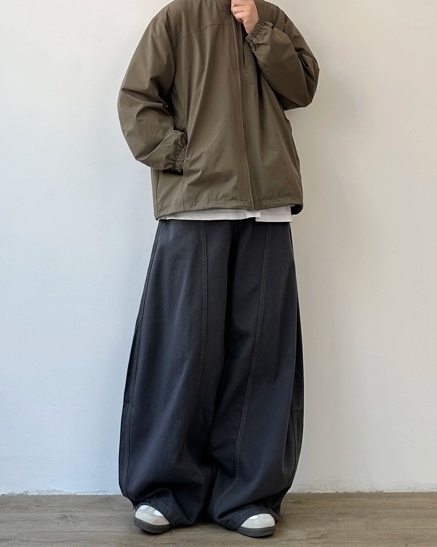 Wide-Legged Casual Jeans N0870