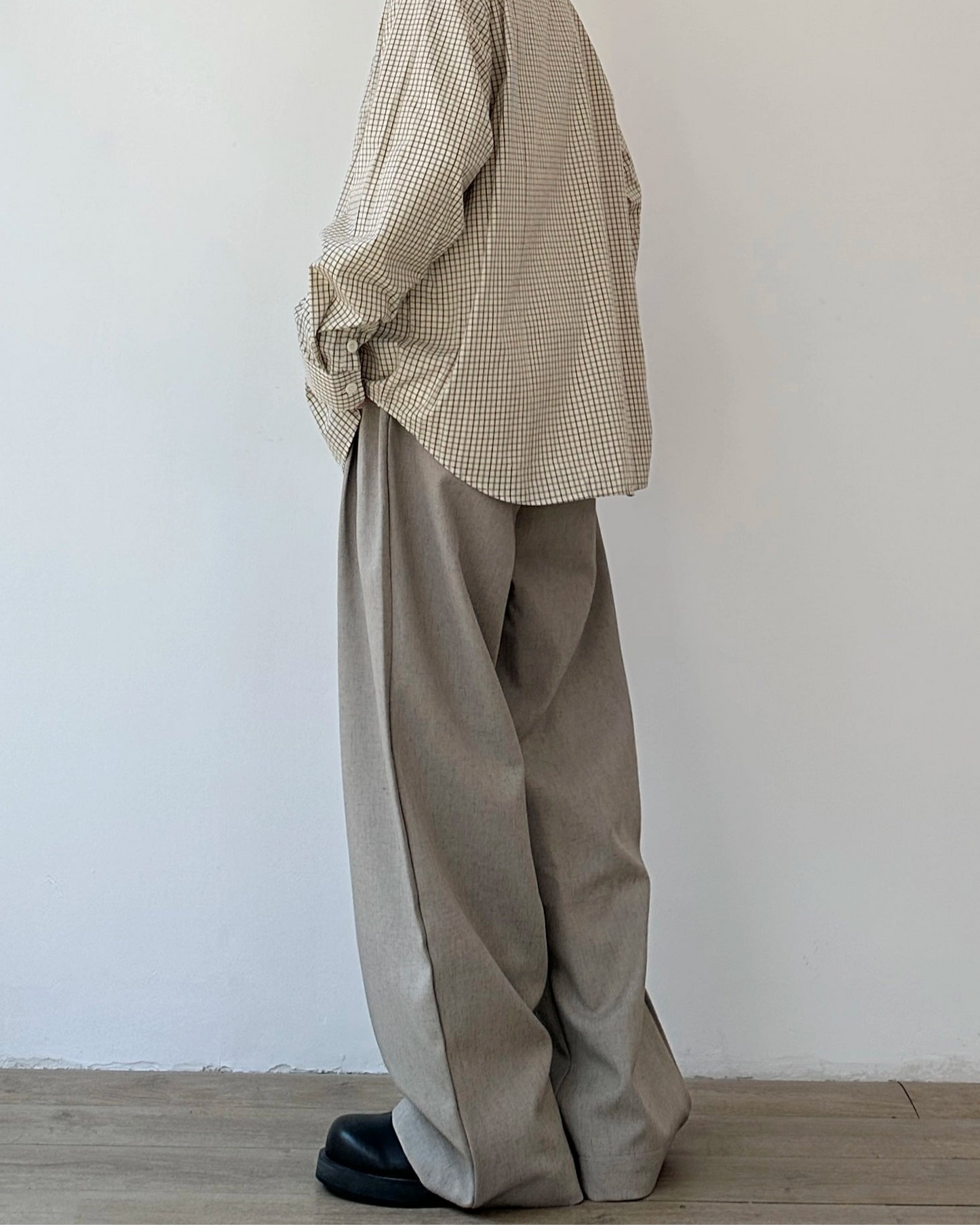 Wide Silhouette Tuck Pants N0896