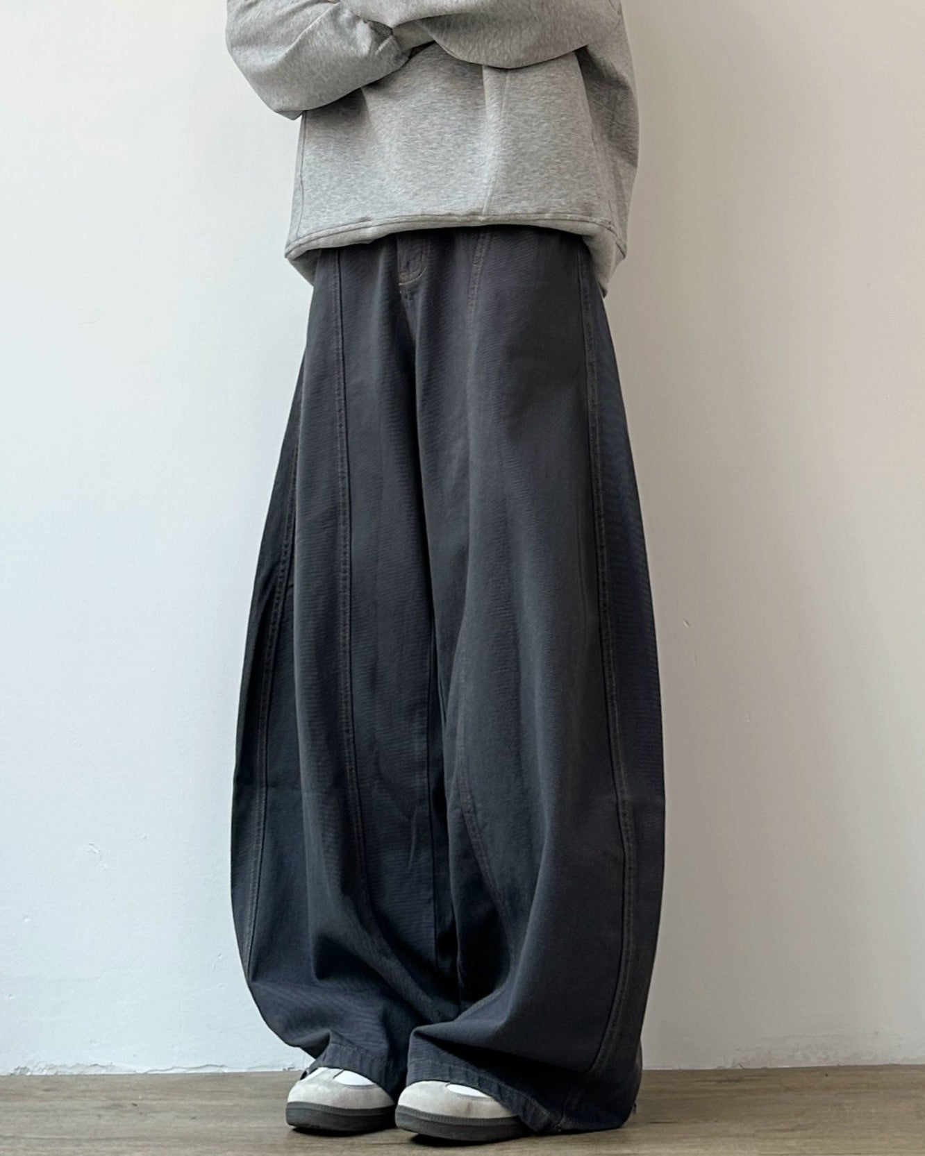 Wide-Legged Casual Jeans N0870