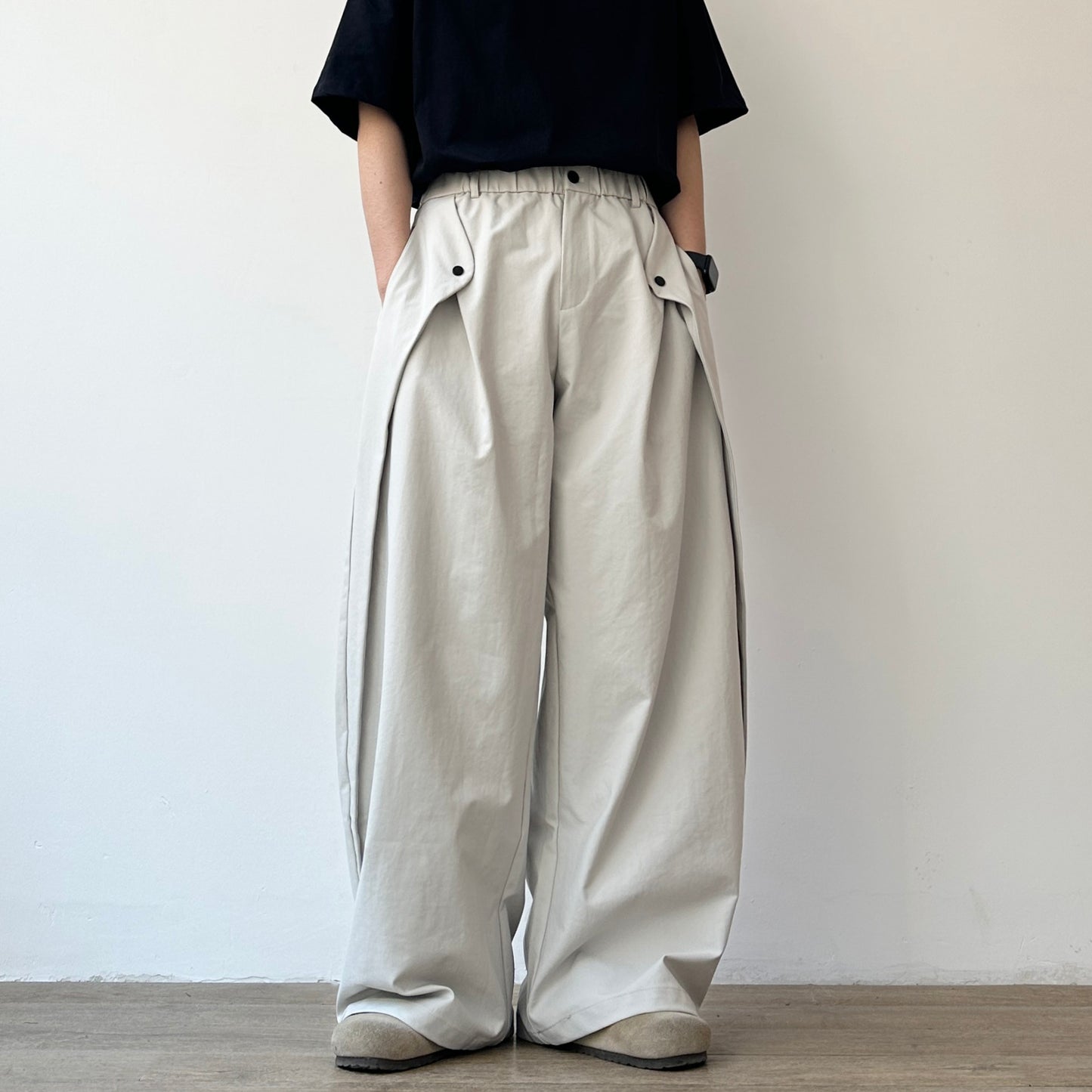 Balloon Silhouette Tuck Design Wide Pants N1065