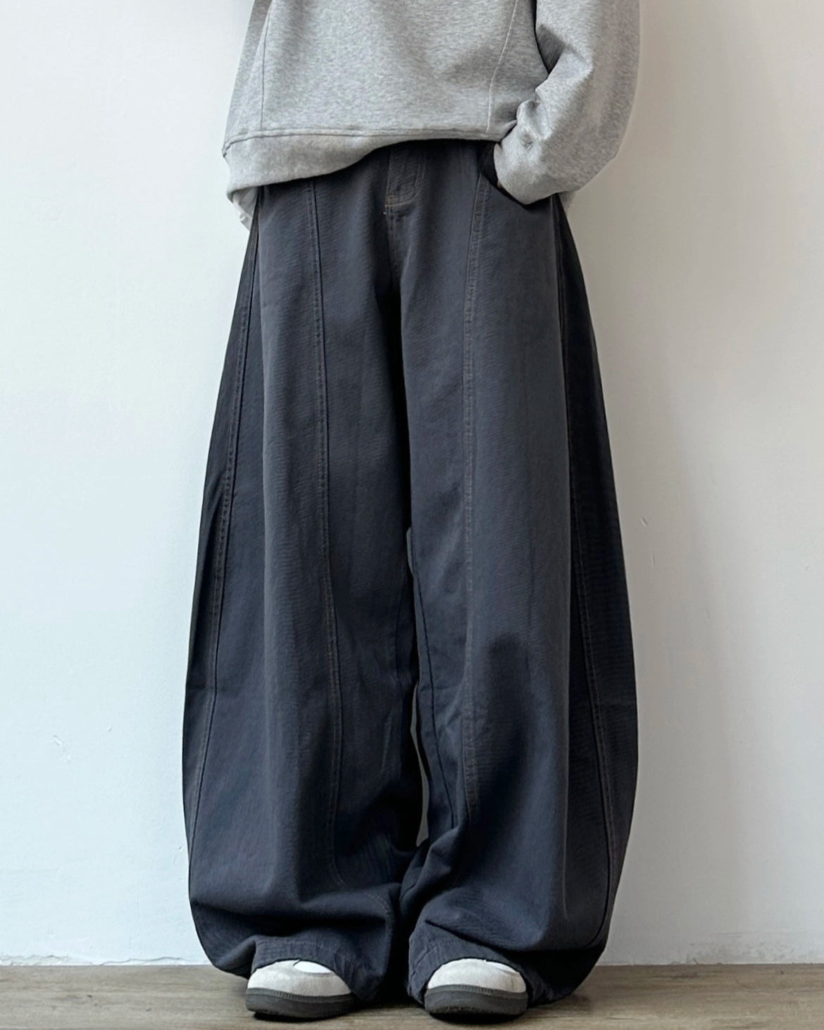 Wide-Legged Casual Jeans N0870