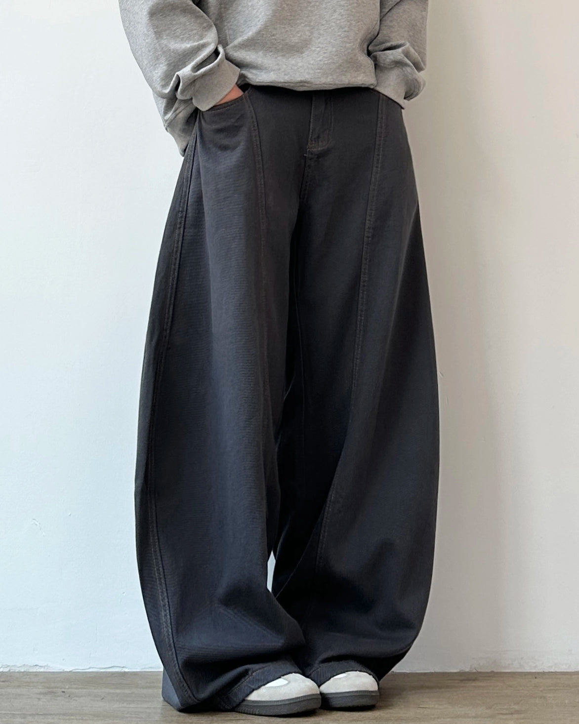 Wide-Legged Casual Jeans N0870