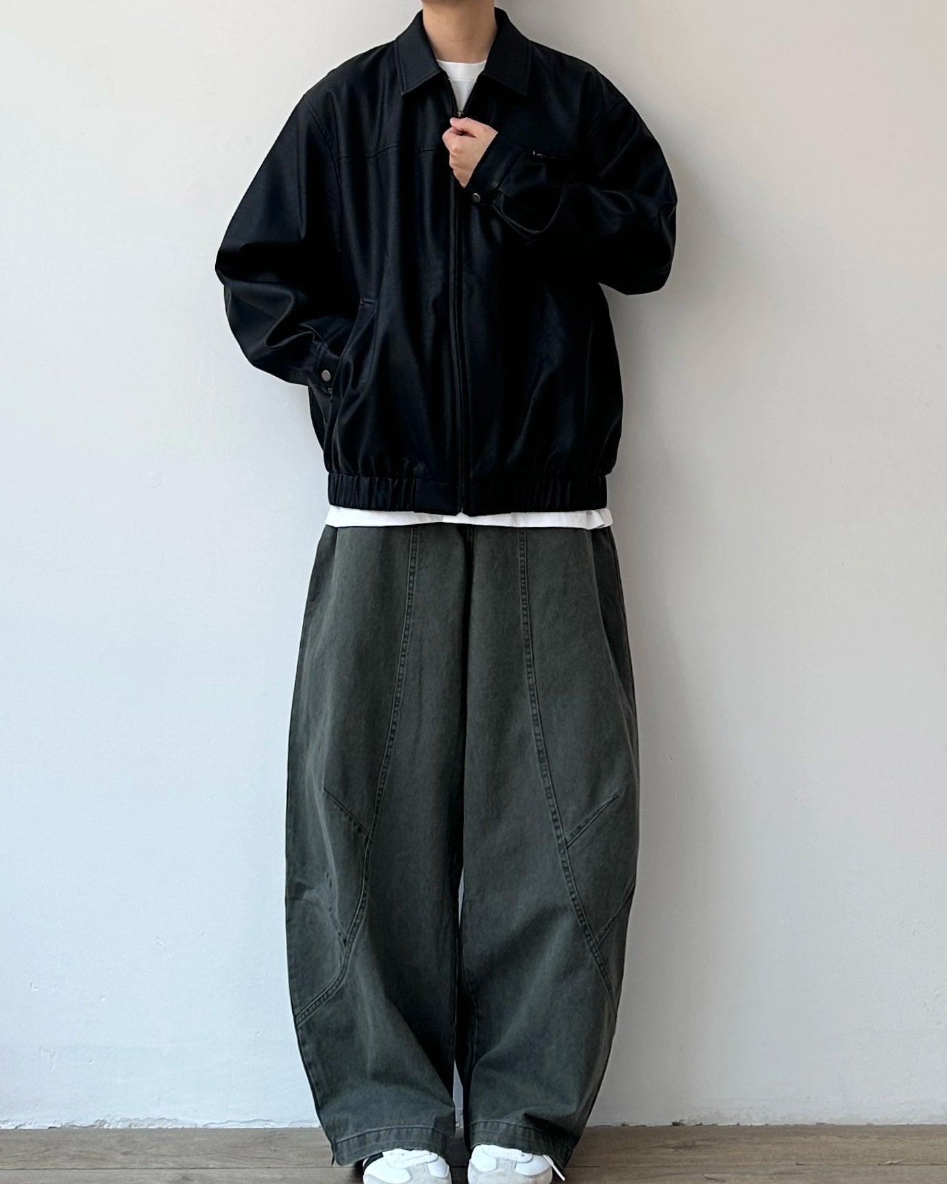 Minimal Silhouette Zip Jacket N0920